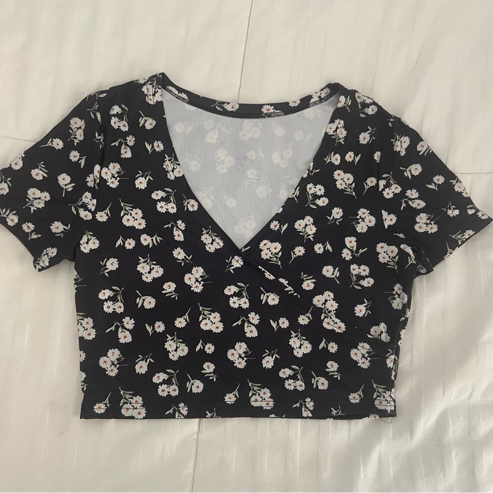 Black Floral V-Neck Crop Top